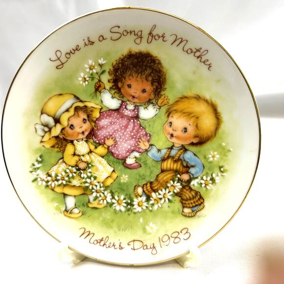 1983  Avon Mother's Day Plate Love Is A Song for Mother  5" 24K gold rim - Picture 1 of 6